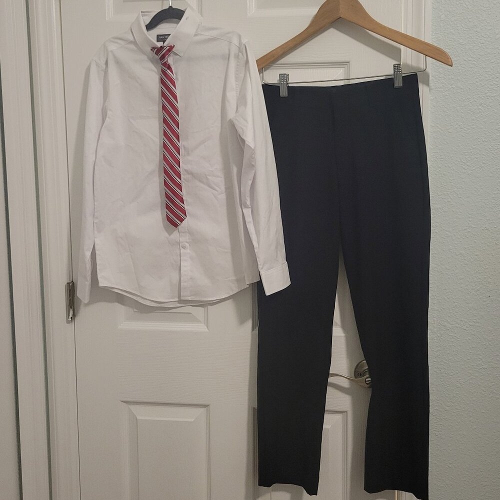 Boys Van Heusen Button Up Dress Shirt- Tie- Black Pant- Size M 10/12